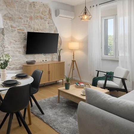 An - Rooftop Terrace In The Heart Of Pula