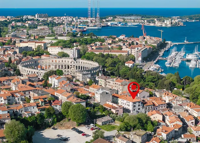 An - Rooftop Terrace In The Heart Of Daire Pula