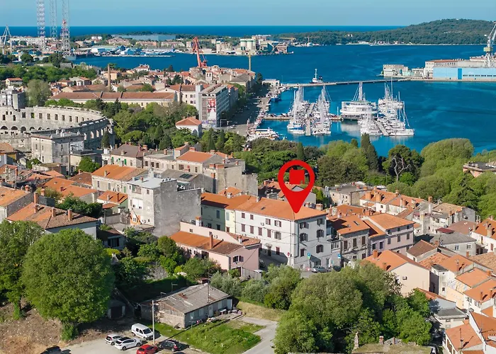An - Rooftop Terrace In The Heart Of Pula