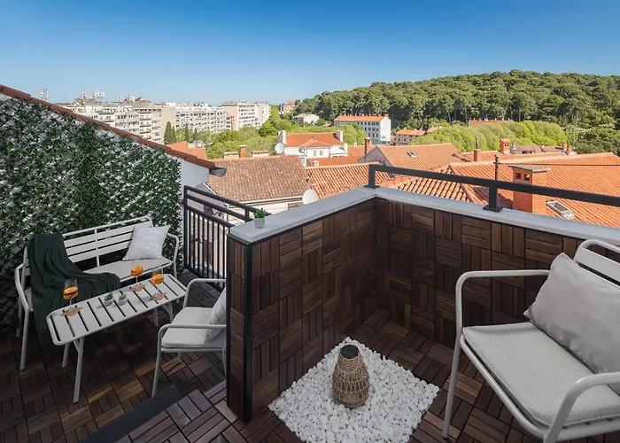 An - Rooftop Terrace In The Heart Of Пула